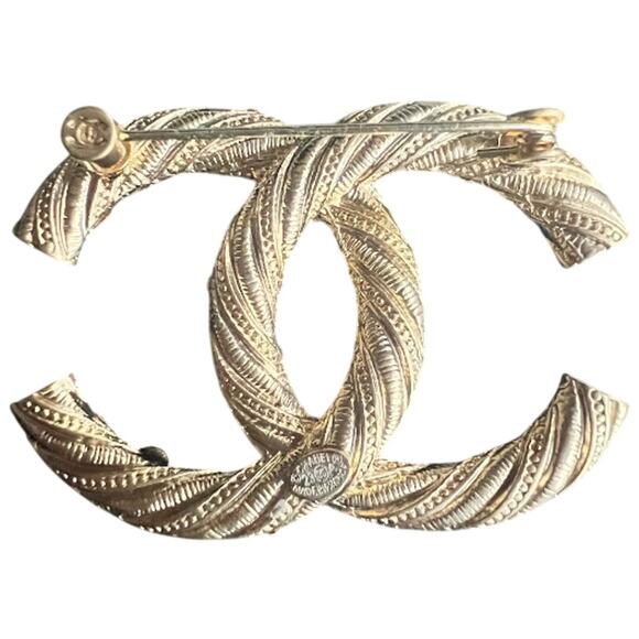 Chanel Twisted Brushed Gold Pearls and Crystals Brooch Autumn 2023 (CCXX009) - Picture 3 of 5